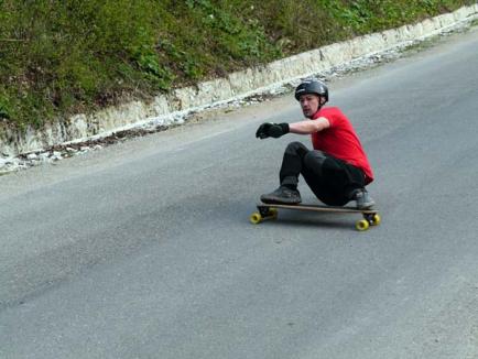 Slalom pentru natură: Skaterul Harris Wallmen vrea să-i pună pe orădeni pe roţi (FOTO)